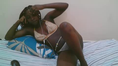 pretty online show from 03/05/26, 02:13