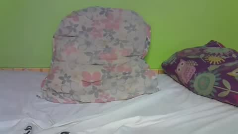 pretty_g2 online show from 10/04/25, 07:06