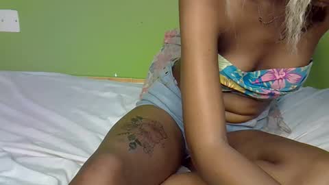 pretty_g2 online show from 10/15/25, 11:10