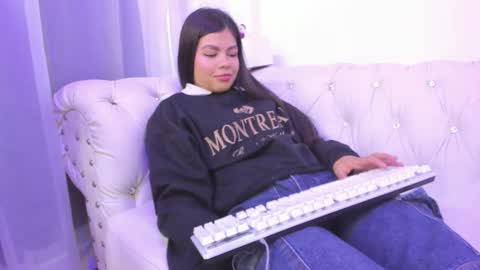 pretty online show from 11/21/25, 11:42