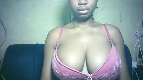 pretty_milan online show from 12/16/25, 07:35