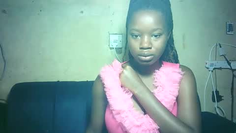 pretty_milan online show from 12/23/25, 08:01