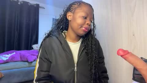 Pretty peaches online show from 03/19/26, 03:43