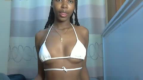 Snapshot of pretty_petite24 chatting on 12/11/24, 06:31 pretty_petite24 online show from 12/11/24, 06:31