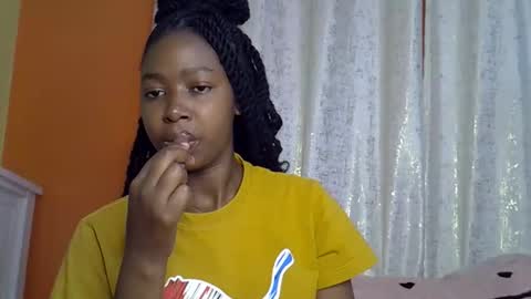 pretty_petite24 online show from 05/27/26, 12:24