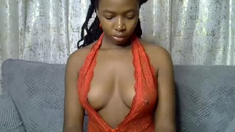 Snapshot of pretty_petite24 chatting on 06/26/26, 03:33 pretty_petite24 online show from 06/26/26, 03:33