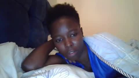 Snapshot of pretty_petite_ebony chatting on 10/26/25, 01:39 pretty_petite_ebony online show from 10/26/25, 01:39