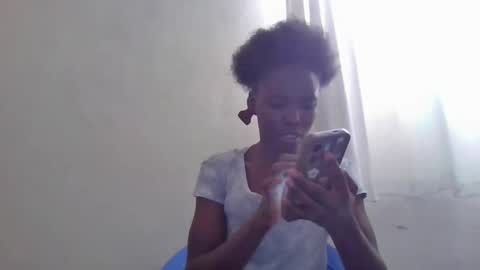 pretty_petite_ebony online show from 11/14/25, 12:15