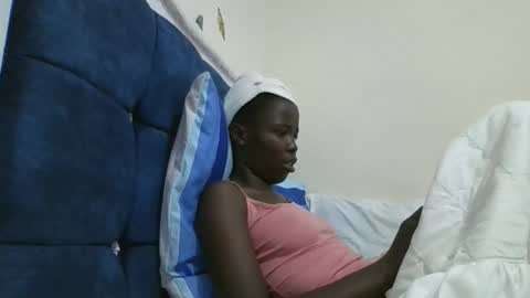 pretty_petite_ebony online show from 12/23/25, 02:31