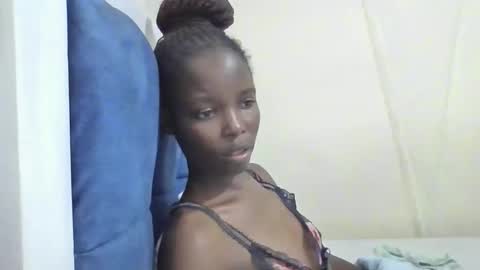 pretty_petite_ebony online show from 04/25/26, 02:03