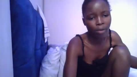 Snapshot of pretty_petite_ebony chatting on 04/26/26, 06:11 pretty_petite_ebony online show from 04/26/26, 06:11