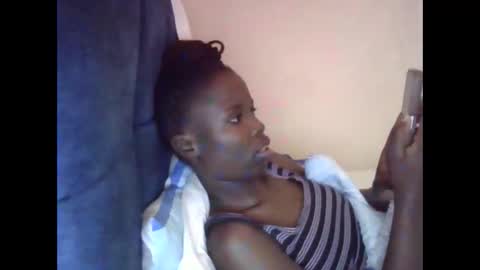 Snapshot of pretty_petite_ebony chatting on 04/28/26, 02:33 pretty_petite_ebony online show from 04/28/26, 02:33