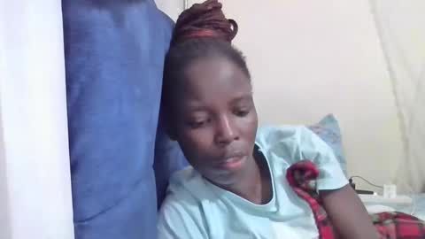 Snapshot of pretty_petite_ebony chatting on 05/07/26, 05:02 pretty_petite_ebony online show from 05/07/26, 05:02