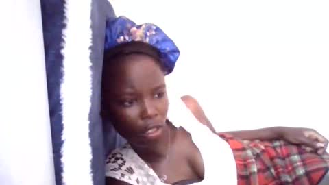 Snapshot of pretty_petite_ebony chatting on 05/11/26, 04:29 pretty_petite_ebony online show from 05/11/26, 04:29