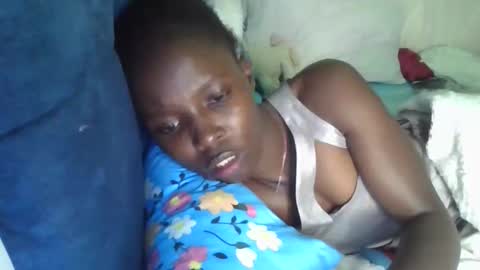 Snapshot of pretty_petite_ebony chatting on 05/16/26, 06:17 pretty_petite_ebony online show from 05/16/26, 06:17