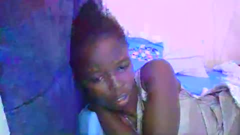 Snapshot of pretty_petite_ebony chatting on 05/17/26, 01:29 pretty_petite_ebony online show from 05/17/26, 01:29