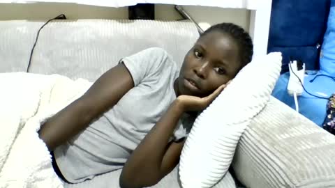 Snapshot of pretty_petite_ebony chatting on 07/01/26, 01:18 pretty_petite_ebony online show from 07/01/26, 01:18