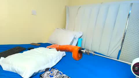 Essy online show from 04/21/26, 01:42