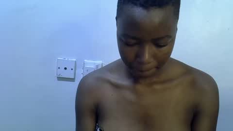 Snapshot of pretty_queen18 chatting on 11/08/25, 12:38 NASH online show from 11/08/25, 12:38