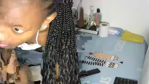 Snapshot of pretty_queennie chatting on 11/05/25, 06:52 Pretty doll online show from 11/05/25, 06:52