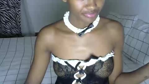 Snapshot of pretty_queennie chatting on 12/21/25, 07:32 Pretty doll online show from 12/21/25, 07:32