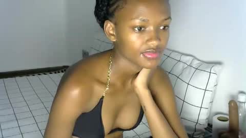 Snapshot of pretty_queennie chatting on 01/09/26, 08:43 Pretty doll online show from 01/09/26, 08:43