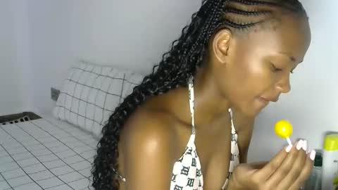 Snapshot of pretty_queennie chatting on 01/10/26, 11:12 Pretty doll online show from 01/10/26, 11:12