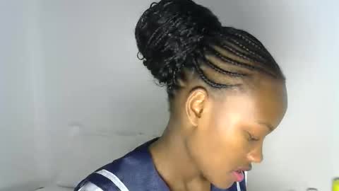 Snapshot of pretty_queennie chatting on 01/18/26, 11:25 Pretty doll online show from 01/18/26, 11:25