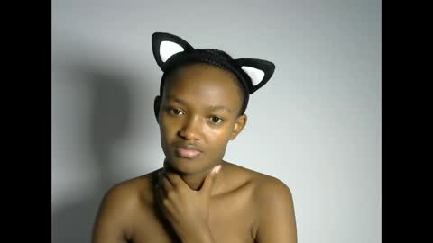 Snapshot of pretty_queennie chatting on 02/28/26, 06:20 Pretty doll online show from 02/28/26, 06:20