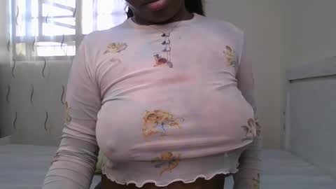 pretty_shila online show from 11/17/25, 12:22