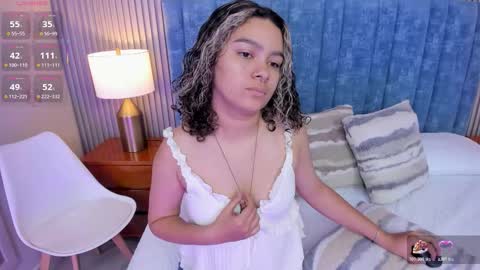 Daisy Flower online show from 03/03/26, 01:23