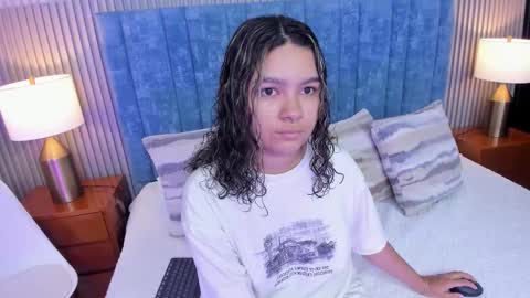 Daisy Flower online show from 03/17/26, 02:05