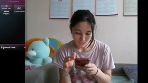 Snapshot of prettybella_7 chatting on 12/23/24, 08:00 Bella online show from 12/23/24, 08:00