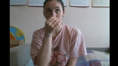 Snapshot of prettybella_7 chatting on 02/06/25, 09:00 Bella online show from 02/06/25, 09:00