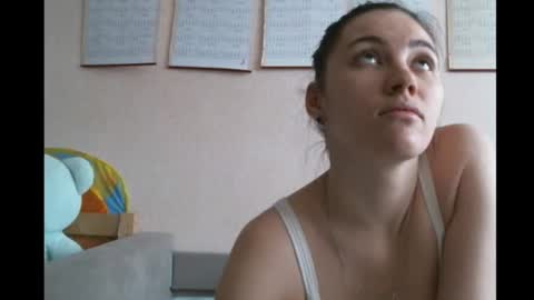 Snapshot of prettybella_7 chatting on 02/12/25, 12:01 Bella online show from 02/12/25, 12:01
