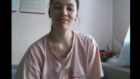 Snapshot of prettybella_7 chatting on 02/15/25, 05:19 Bella online show from 02/15/25, 05:19