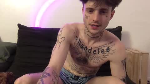 Snapshot of prettyboyszn chatting on 10/21/25, 04:24 pretty boy online show from 10/21/25, 04:24