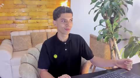 Snapshot of prettyboyy_13 chatting on 11/18/25, 09:08 Camilo online show from 11/18/25, 09:08