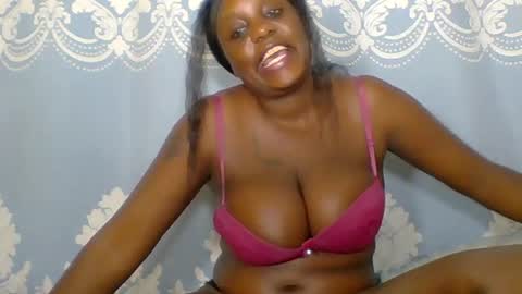 Snapshot of prettydarkskin002 chatting on 06/24/26, 09:47 SHANIA online show from 06/24/26, 09:47
