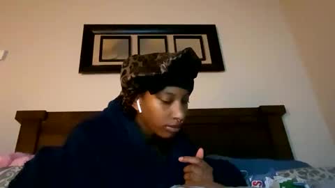 prettyfacefemale online show from 10/14/25, 07:42