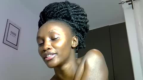 Snapshot of prettygee21 chatting on 04/24/26, 10:23 Pretty darkskin doll online show from 04/24/26, 10:23