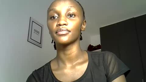 Snapshot of prettygee21 chatting on 04/30/26, 11:38 Pretty darkskin doll online show from 04/30/26, 11:38