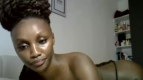Snapshot of prettygee21 chatting on 05/08/26, 10:09 Pretty darkskin doll online show from 05/08/26, 10:09