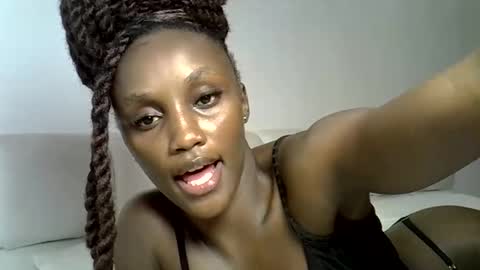 Snapshot of prettygee21 chatting on 05/11/26, 11:27 Pretty darkskin doll online show from 05/11/26, 11:27