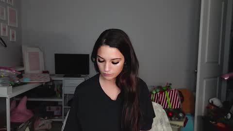 Snapshot of prettygirll23 chatting on 01/16/26, 12:14 prettygirllltorii online show from 01/16/26, 12:14