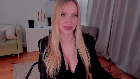 Snapshot of prettyk1ller chatting on 01/17/25, 03:55 Eva online show from 01/17/25, 03:55