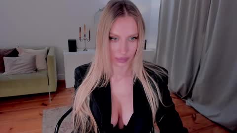 Snapshot of prettyk1ller chatting on 02/01/25, 02:16 Eva online show from 02/01/25, 02:16