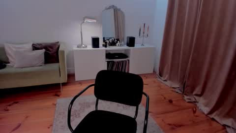 Snapshot of prettyk1ller chatting on 03/11/25, 01:37 Eva online show from 03/11/25, 01:37