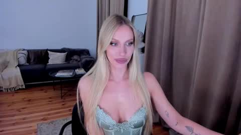 Snapshot of prettyk1ller chatting on 09/16/25, 11:28 Eva online show from 09/16/25, 11:28