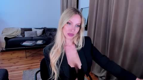 Snapshot of prettyk1ller chatting on 10/11/25, 11:47 Eva online show from 10/11/25, 11:47